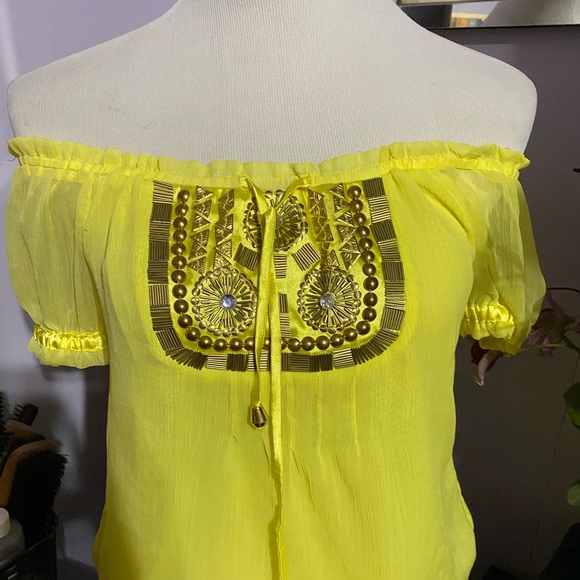 Cute peasant type blouse - Picture 7 of 8